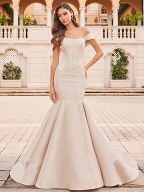 Martin Thornburg Sterling White Wedding Dress. Detachable sleeves included
